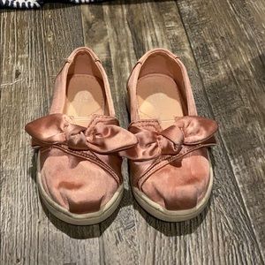 Toddler size 6 Toms